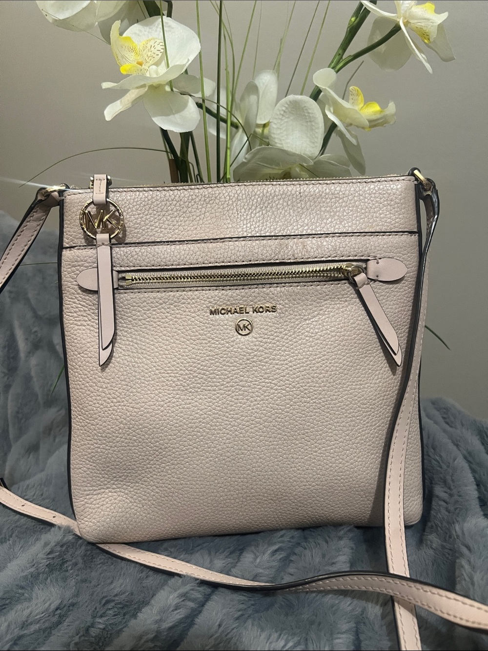 Michael Kors Jet Set Pebbled Leather Crossbody in Light Blush GUC retail $159
